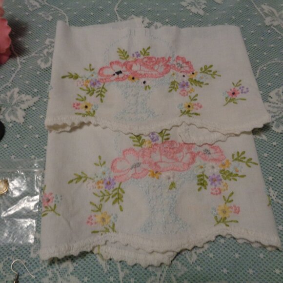 JUNK DRAWER EMBROIDERED PIECES HEART HOLDER HEART FRAME JEWELRY PARTS  E… - Picture 4 of 11